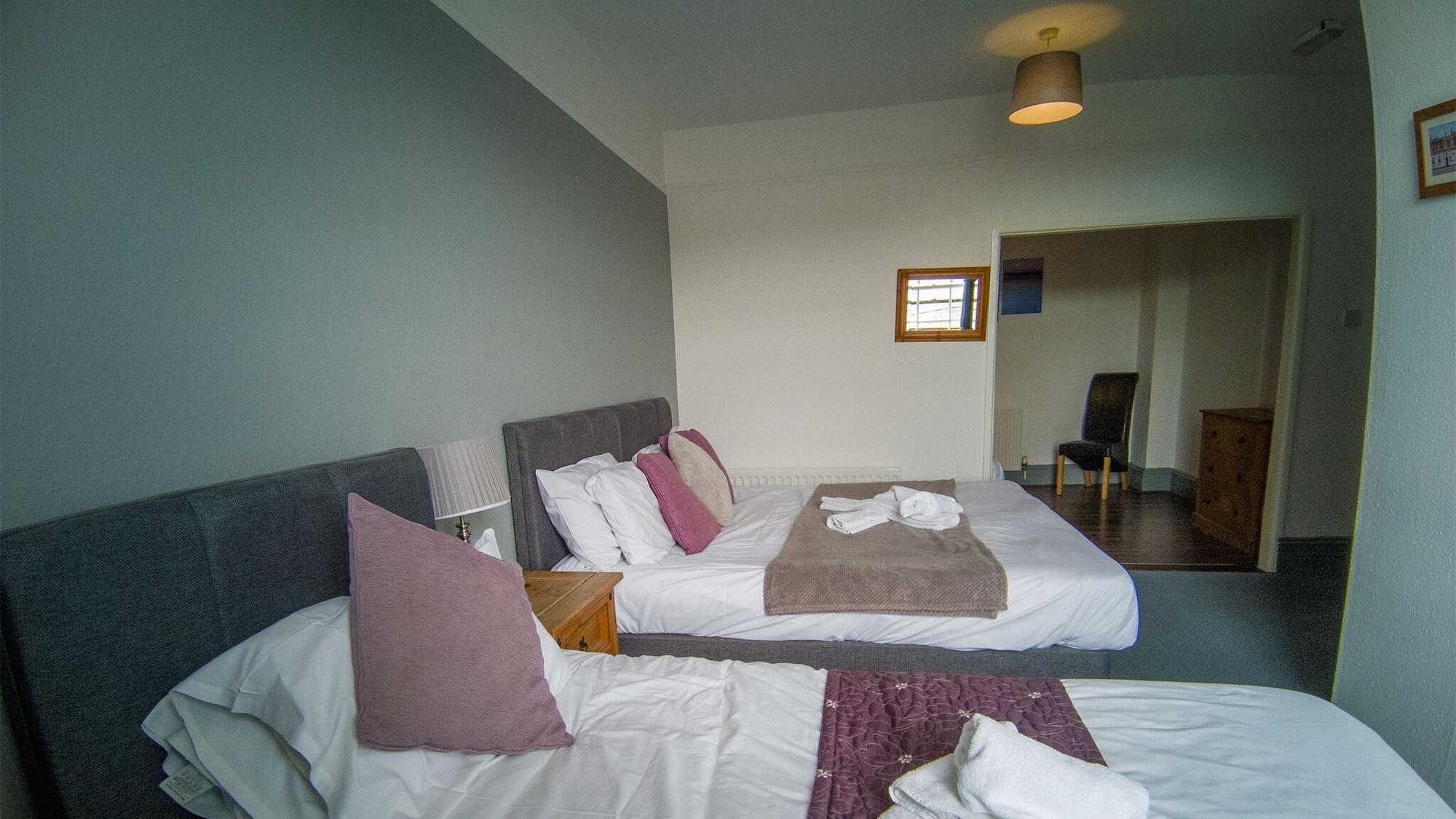 Stonehenge Inn & Shepherd'S Huts Bulford المظهر الخارجي الصورة