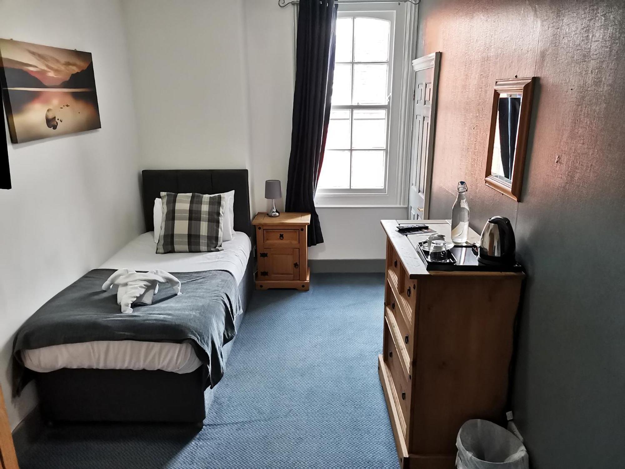 Stonehenge Inn & Shepherd'S Huts Bulford الغرفة الصورة